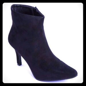 𝅺BRAND New Stiletto booties sz 8/9